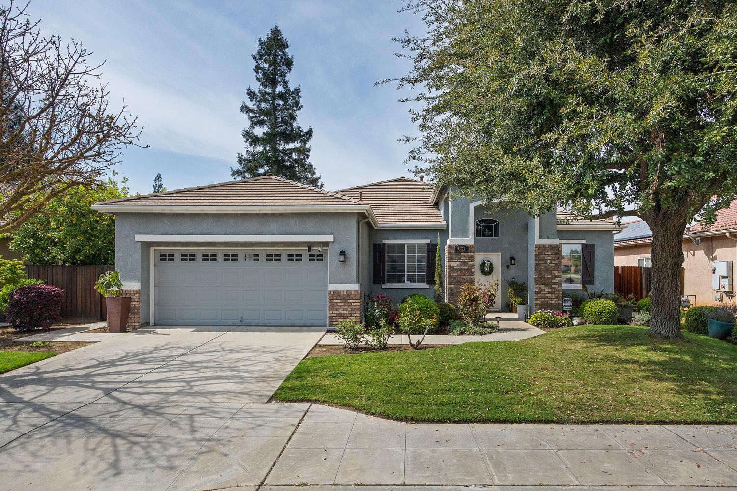 9383 N Dearing, Fresno, CA 93720