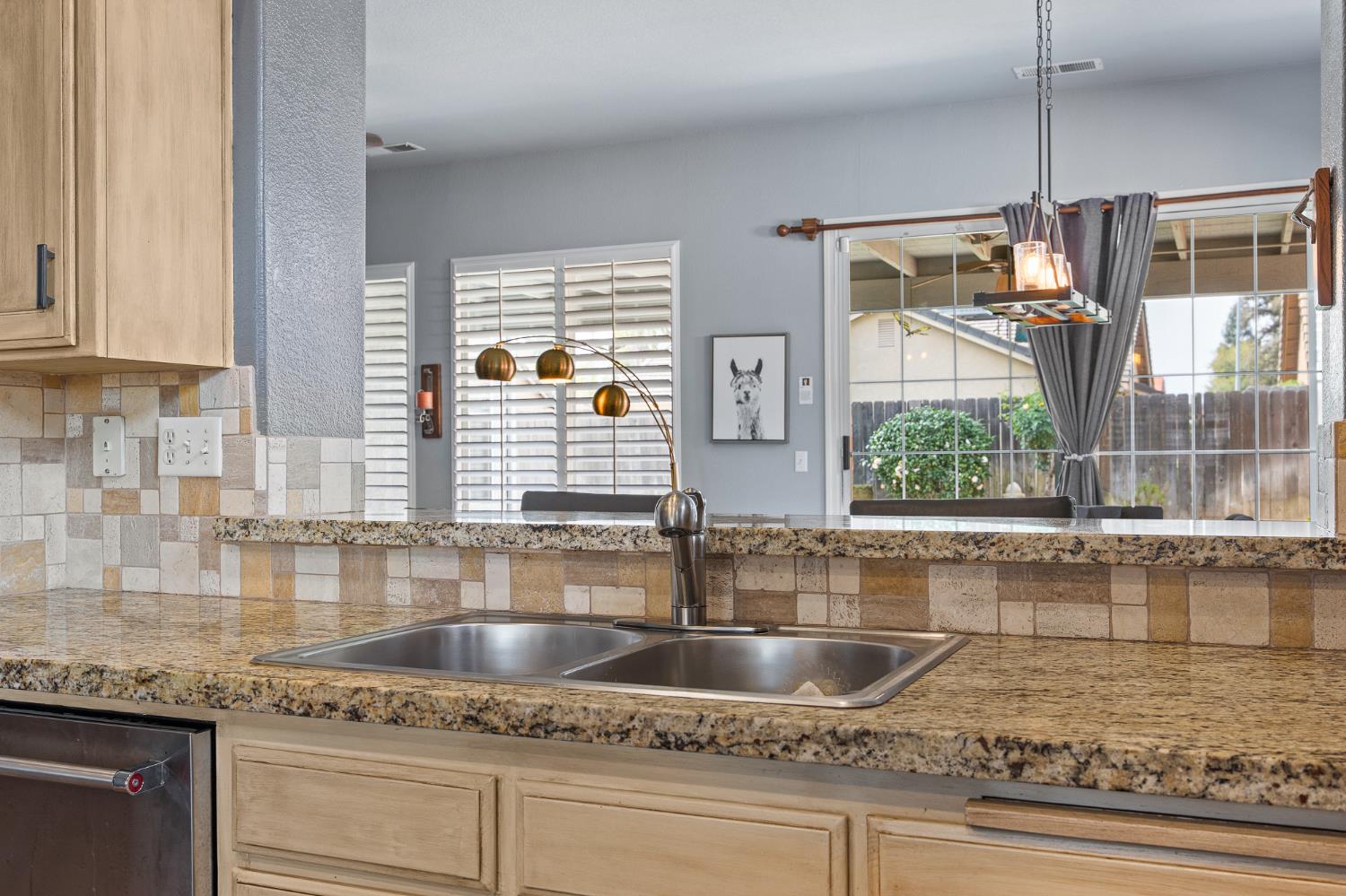 9383 N Dearing, Fresno, CA 93720