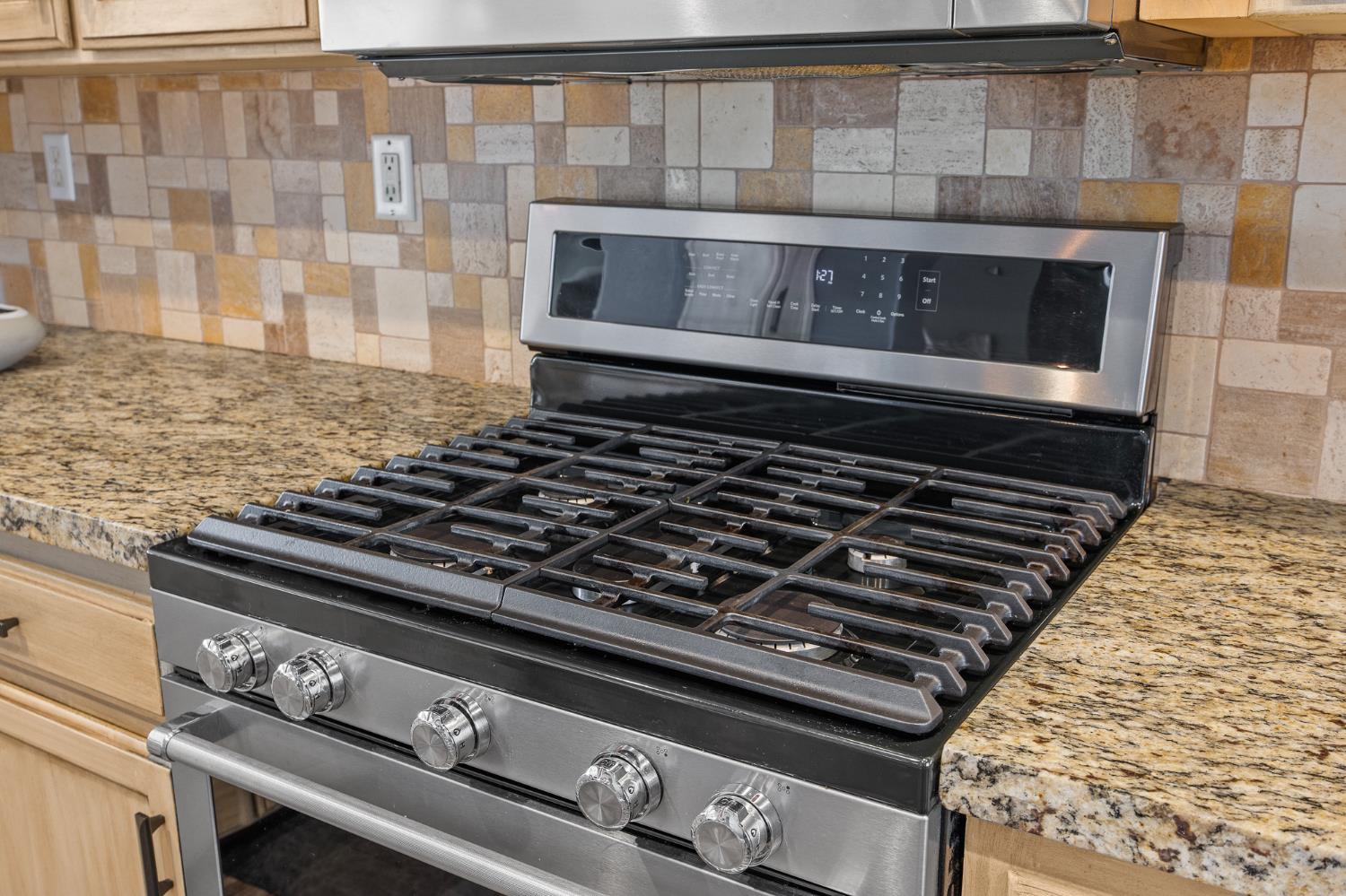 9383 N Dearing, Fresno, CA 93720