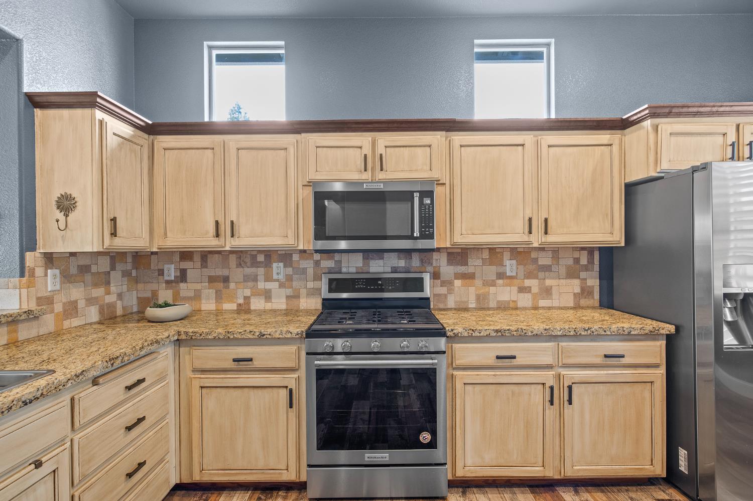 9383 N Dearing, Fresno, CA 93720