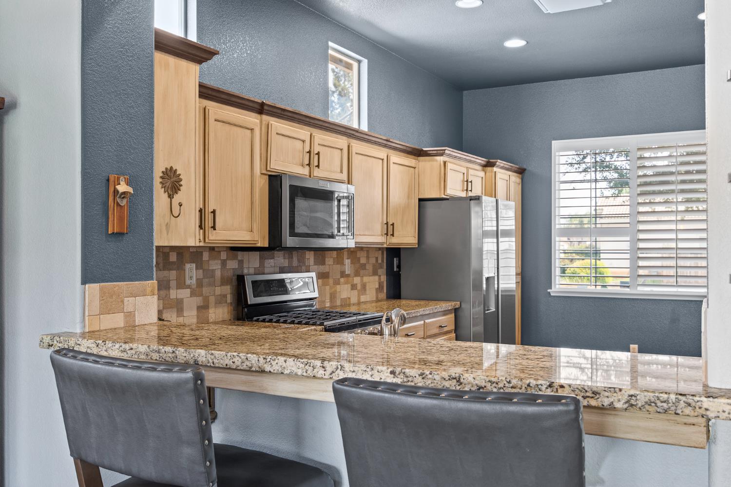 9383 N Dearing, Fresno, CA 93720