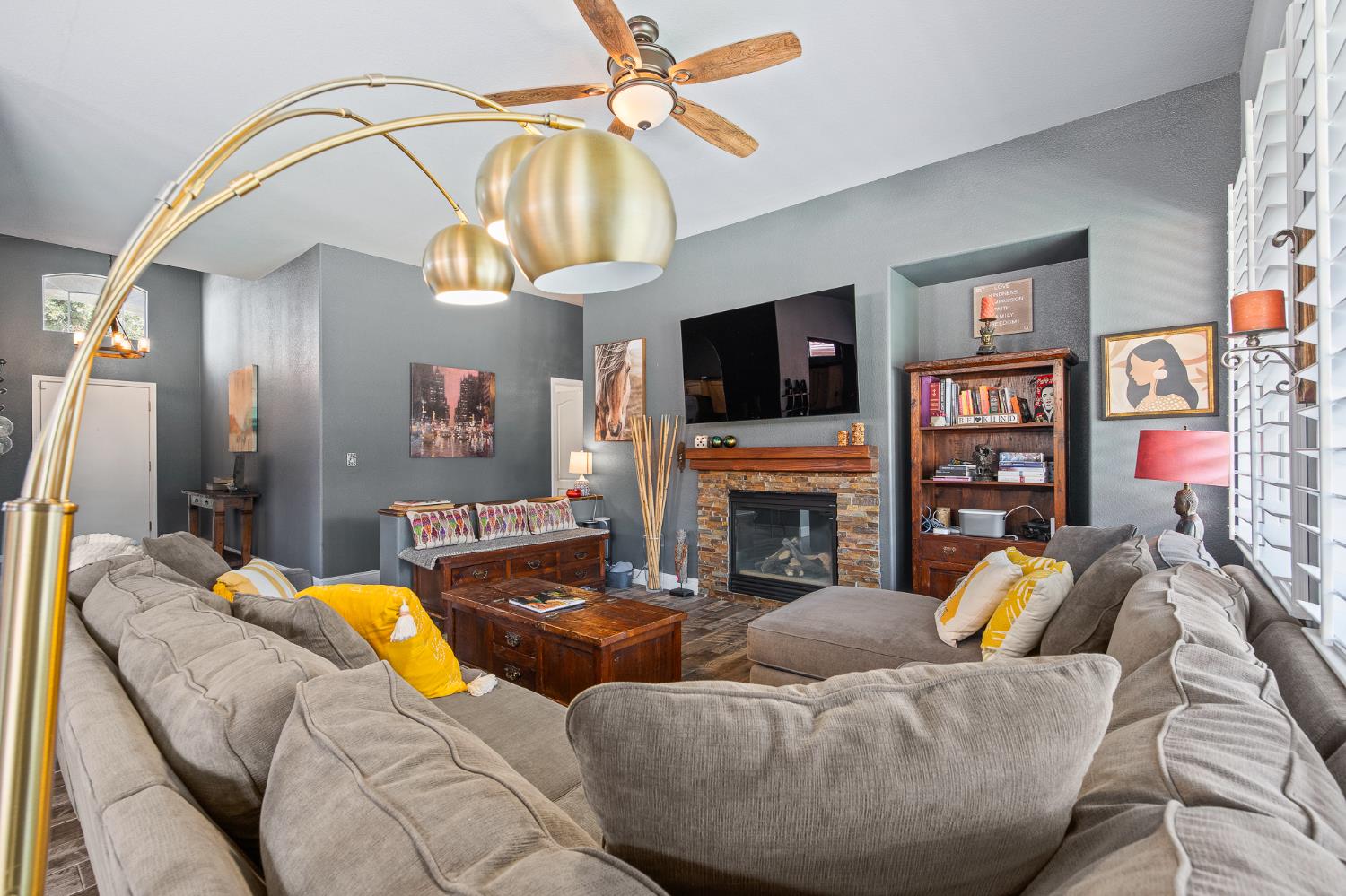 9383 N Dearing, Fresno, CA 93720