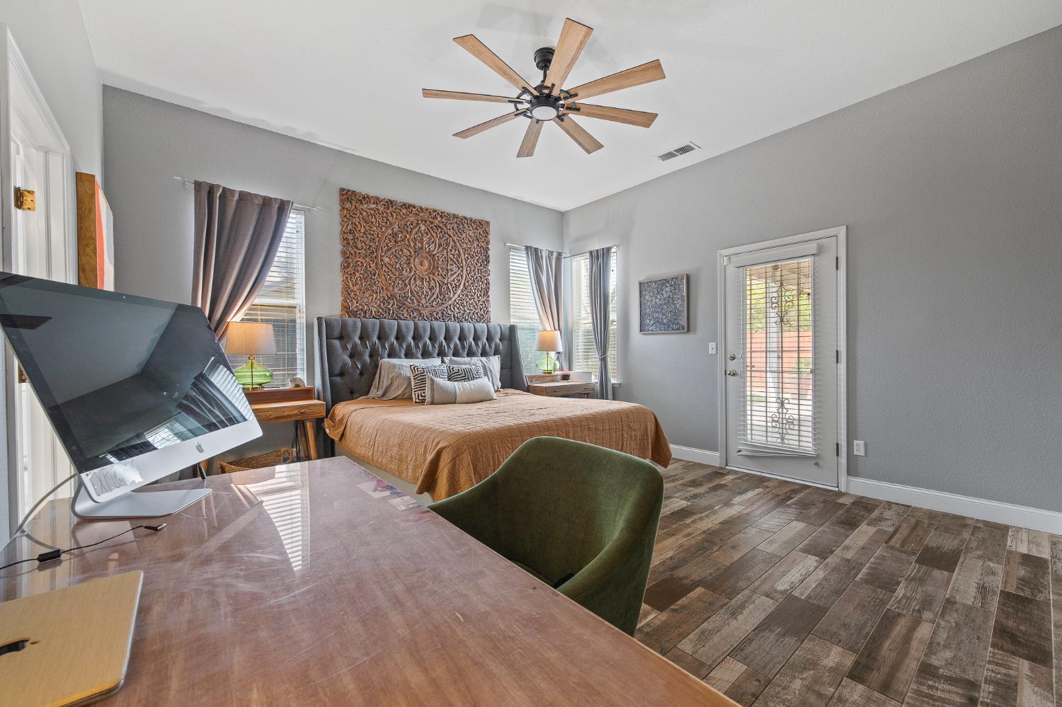 9383 N Dearing, Fresno, CA 93720