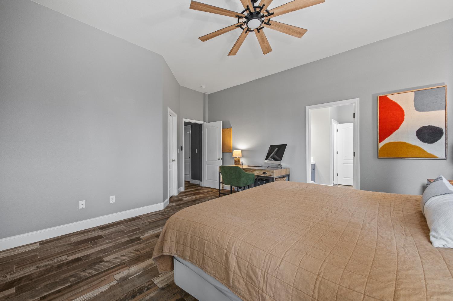 9383 N Dearing, Fresno, CA 93720