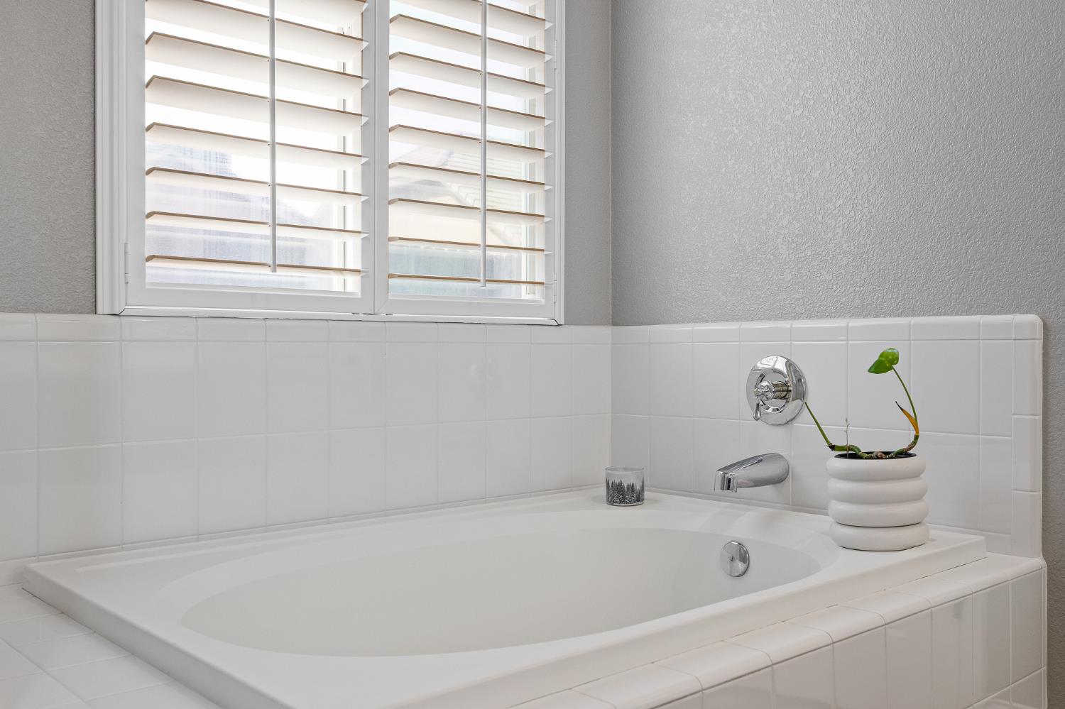 9383 N Dearing, Fresno, CA 93720