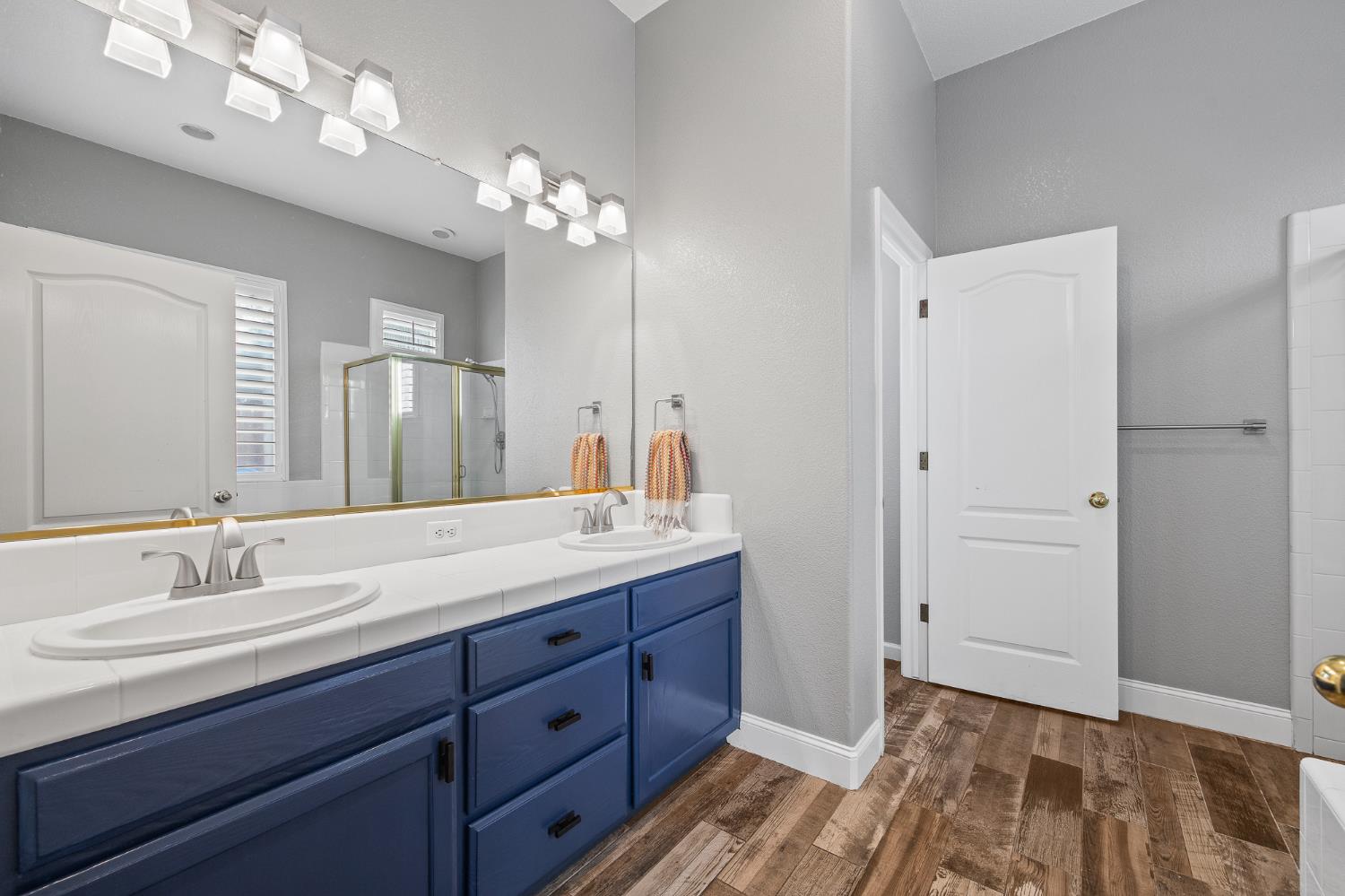 9383 N Dearing, Fresno, CA 93720