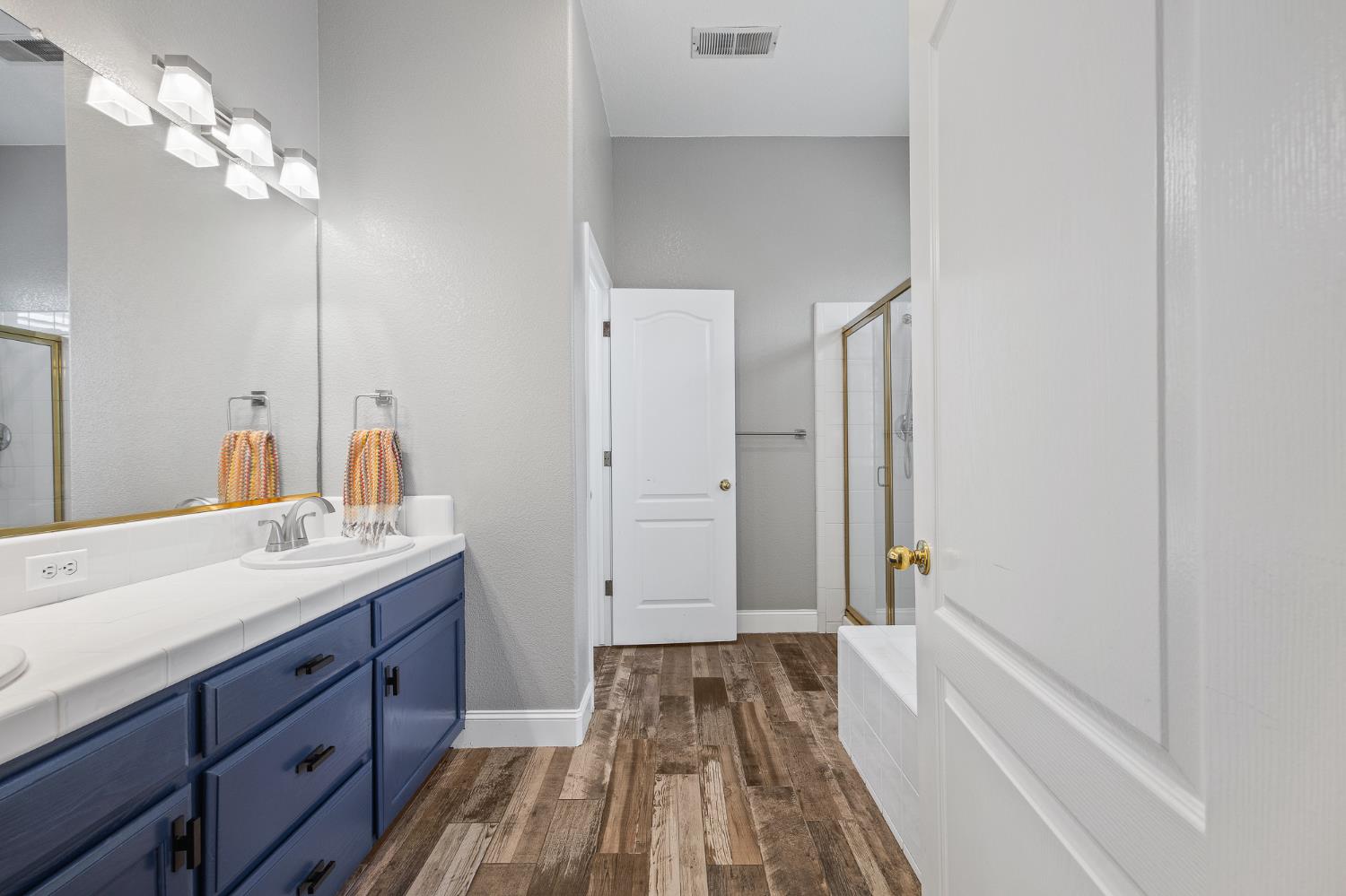 9383 N Dearing, Fresno, CA 93720