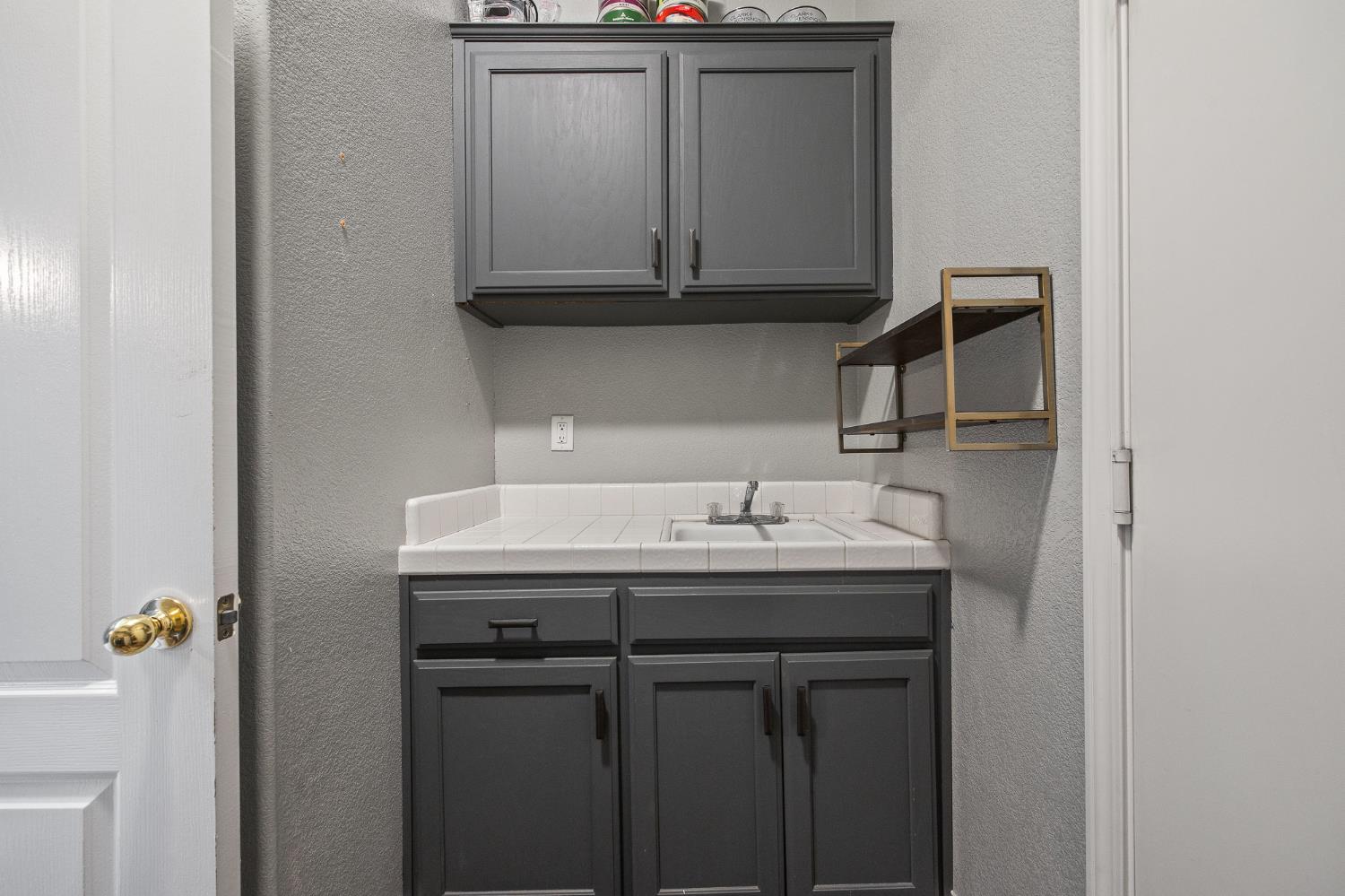 9383 N Dearing, Fresno, CA 93720