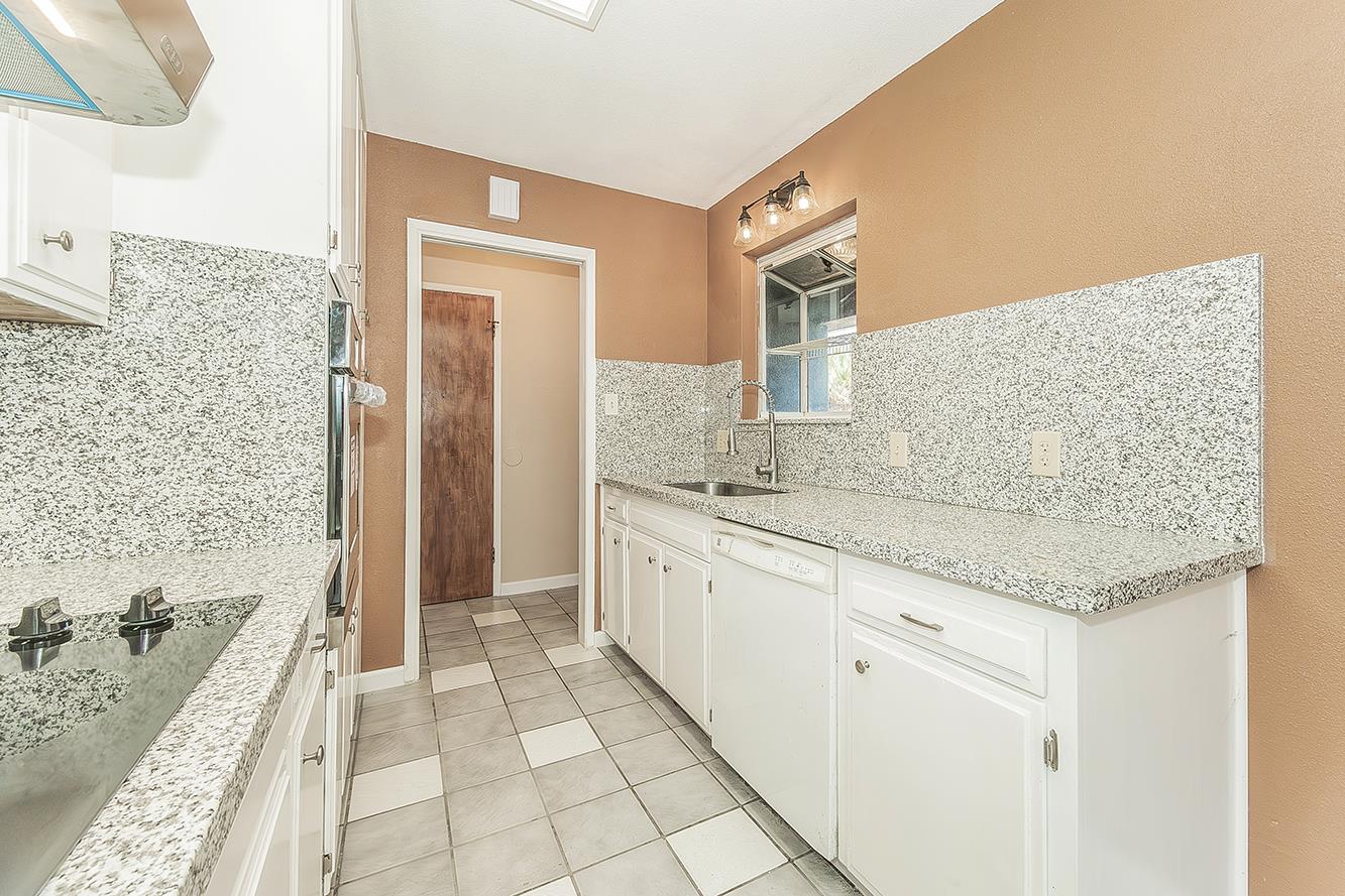 1375 S Cyrier Ave, Reedley, CA 93654