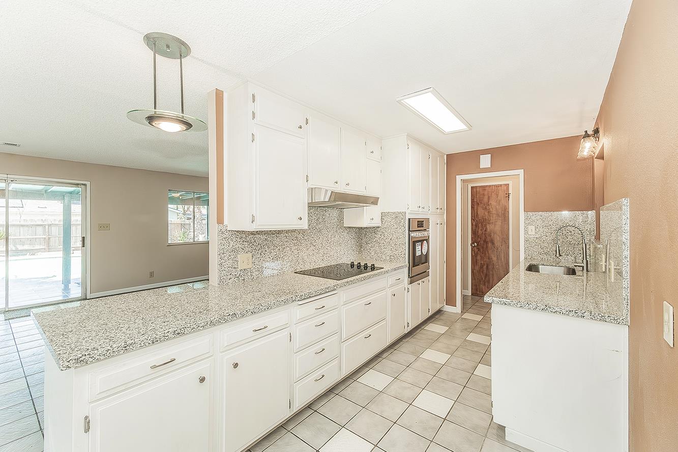 1375 S Cyrier Ave, Reedley, CA 93654