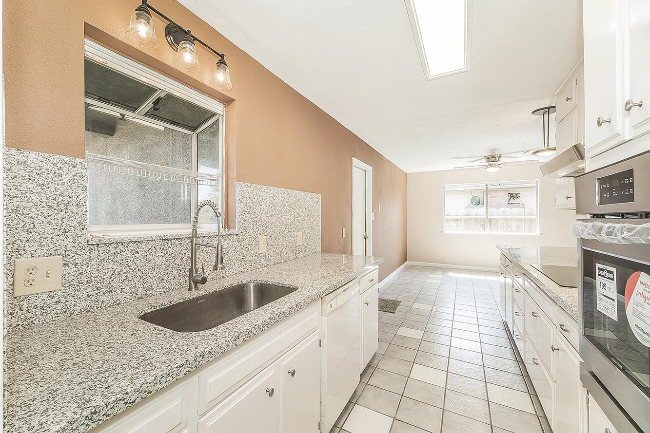 1375 S Cyrier Ave, Reedley, CA 93654