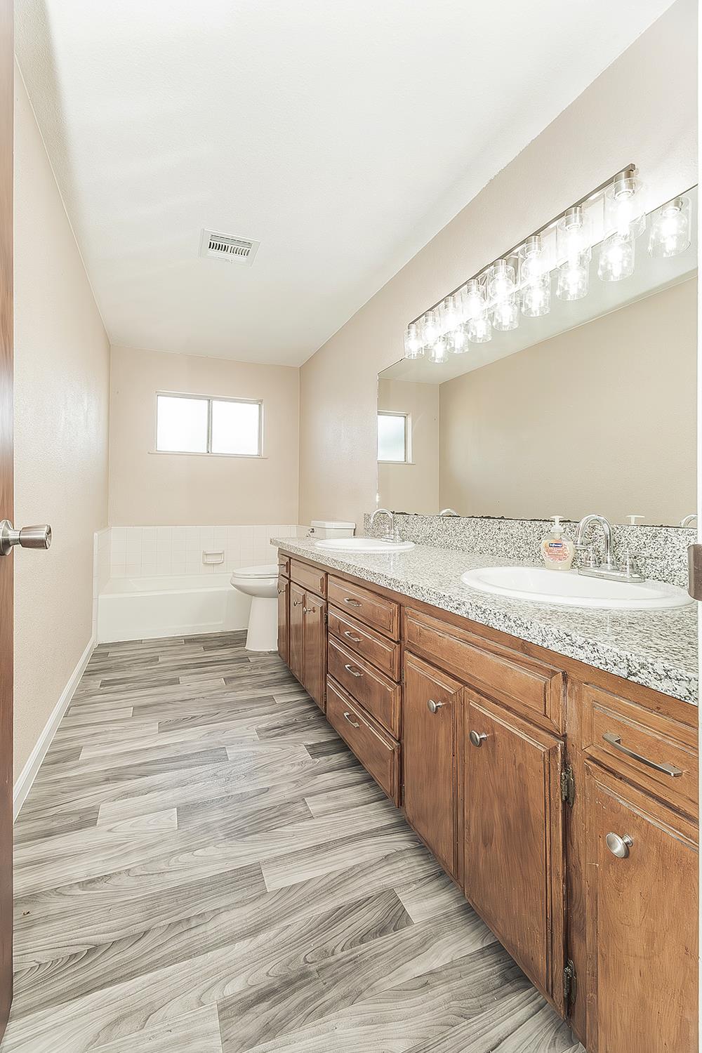 1375 S Cyrier Ave, Reedley, CA 93654