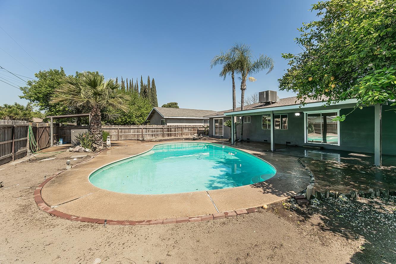 1375 S Cyrier Ave, Reedley, CA 93654