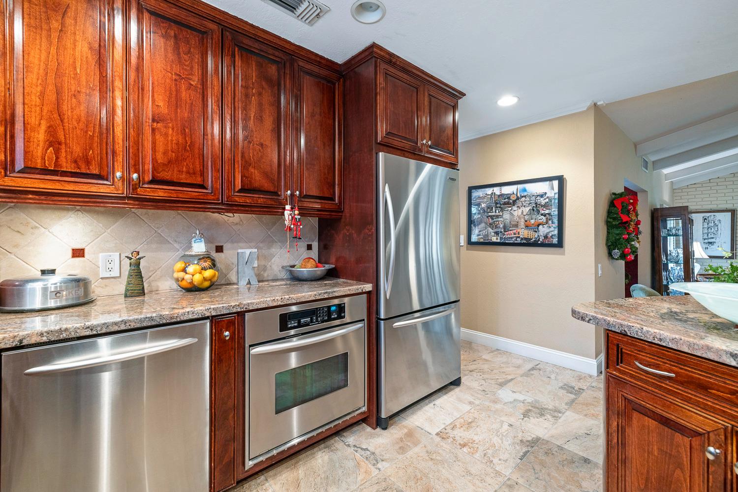 5627 N Kavanagh Ave, Fresno, CA 93711