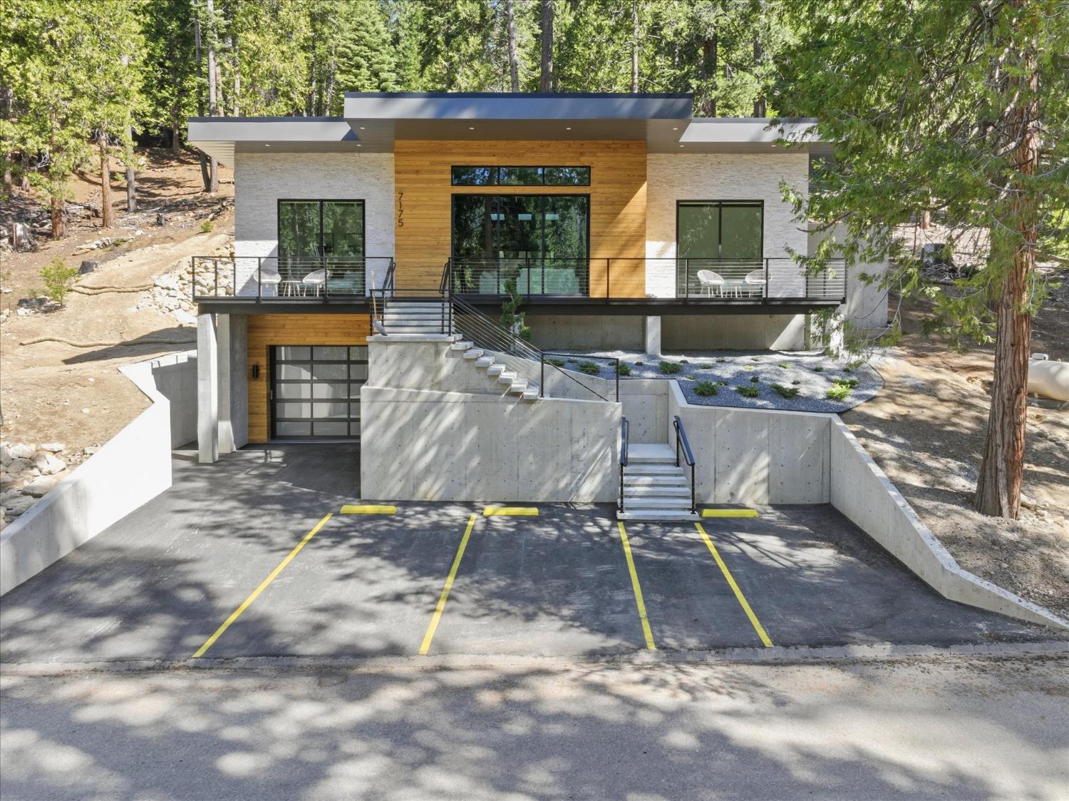 7175 Yosemite Park Way, Yosemite West, CA 95389