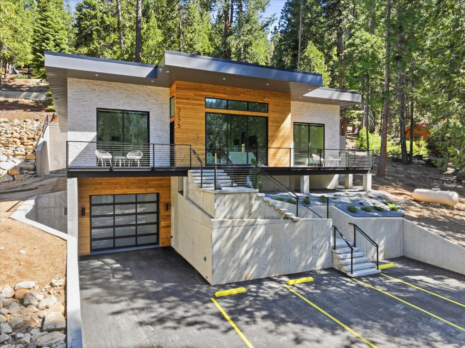 7175 Yosemite Park Way, Yosemite West, CA 95389