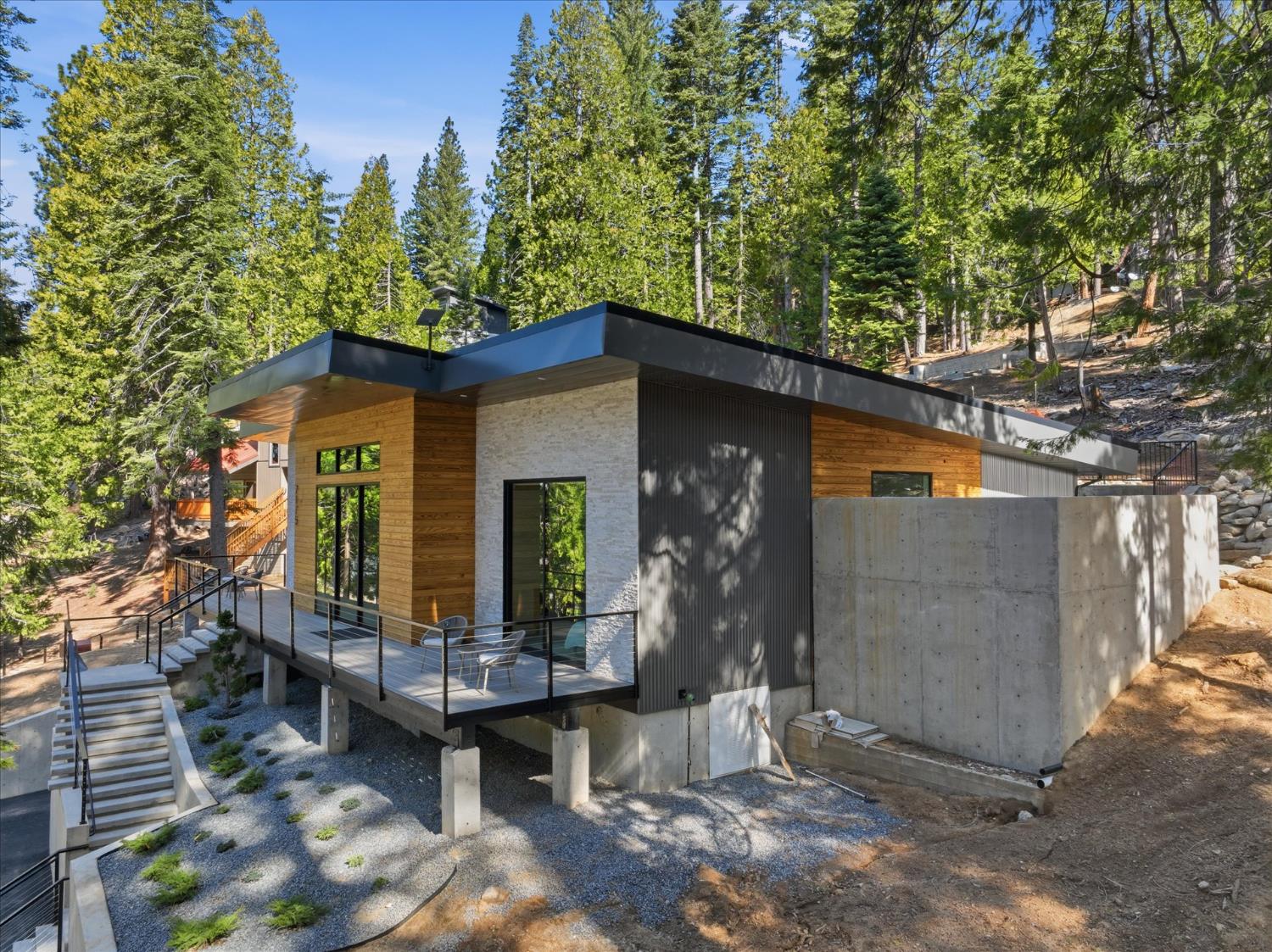 7175 Yosemite Park Way, Yosemite West, CA 95389