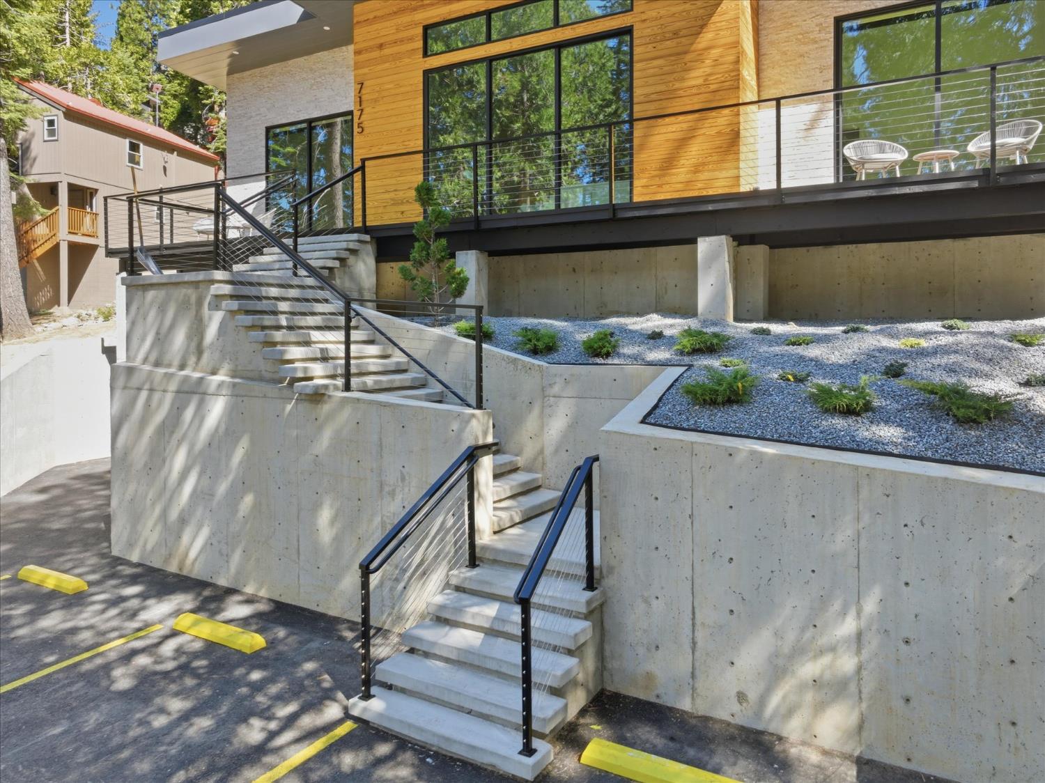 7175 Yosemite Park Way, Yosemite West, CA 95389