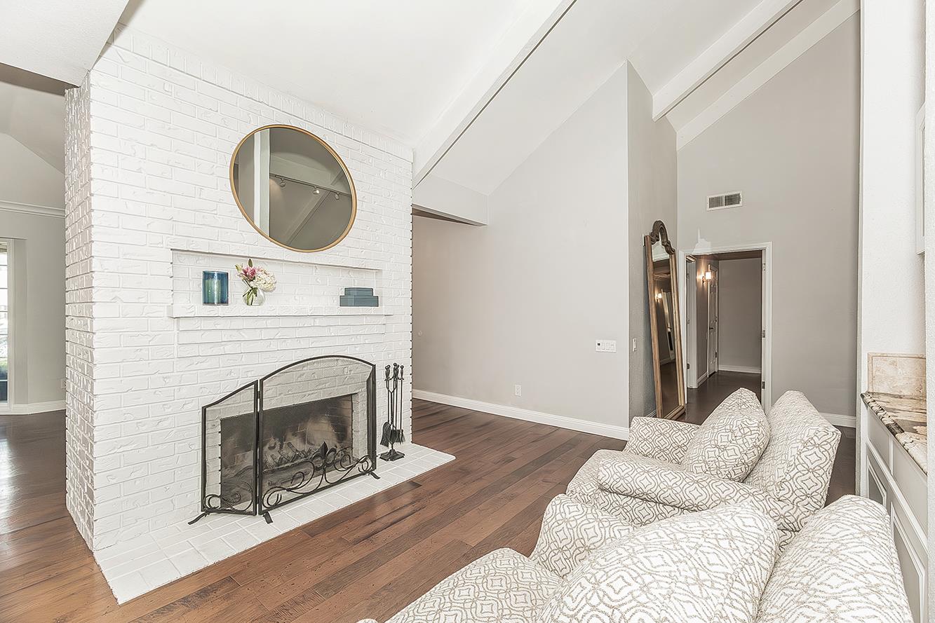 598 E Serena, Fresno, CA 93720