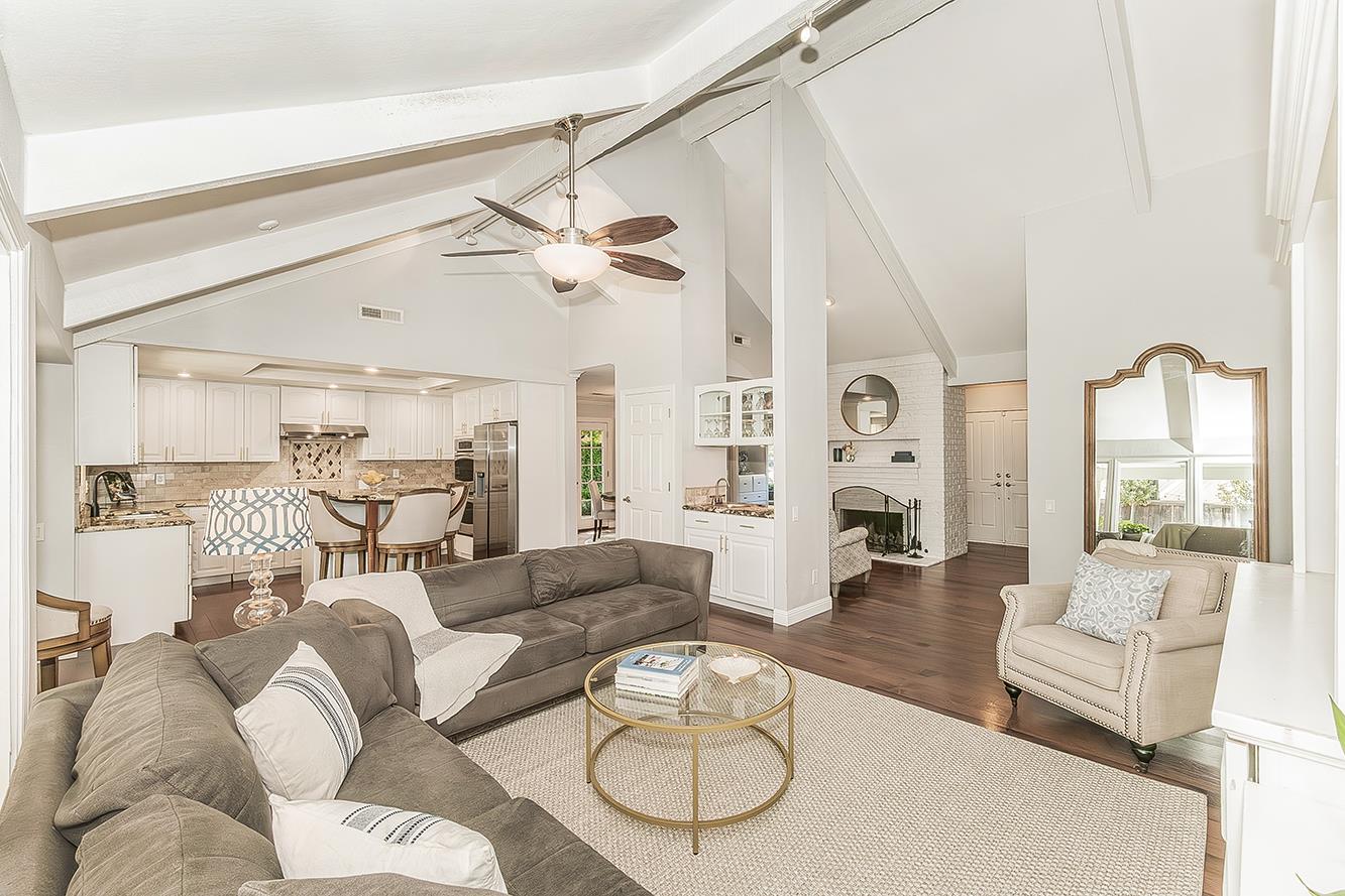 598 E Serena, Fresno, CA 93720