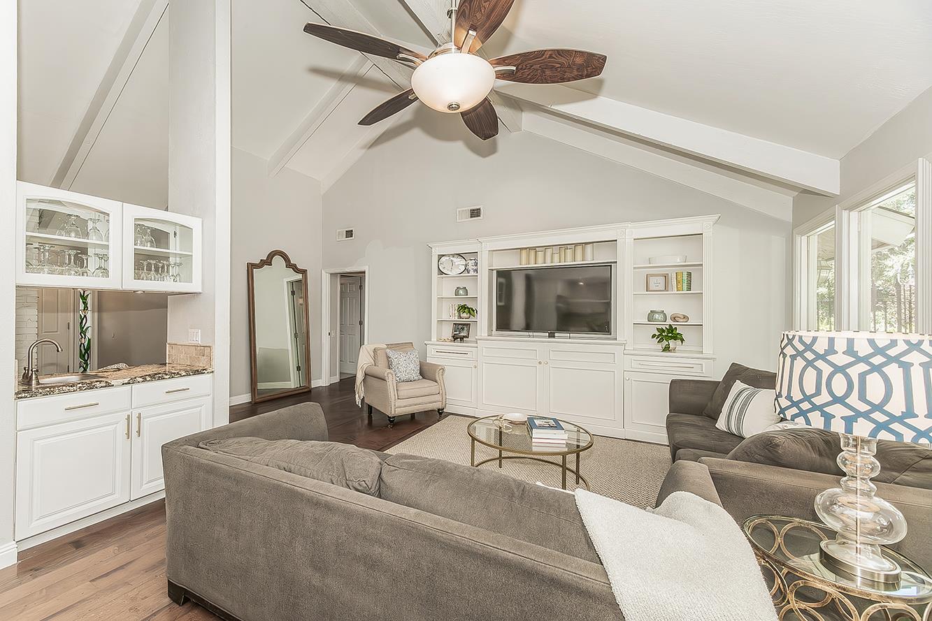 598 E Serena, Fresno, CA 93720