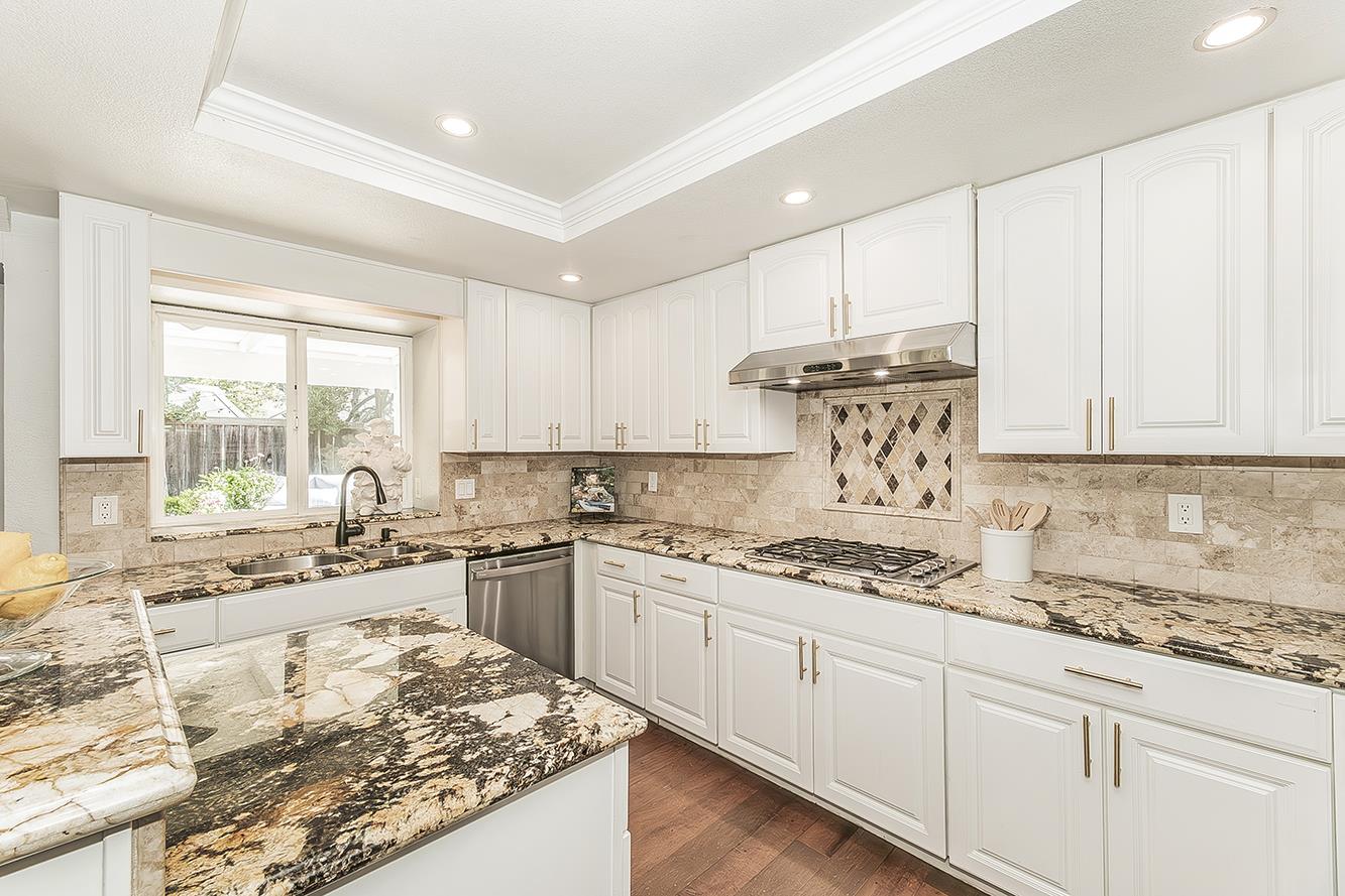 598 E Serena, Fresno, CA 93720