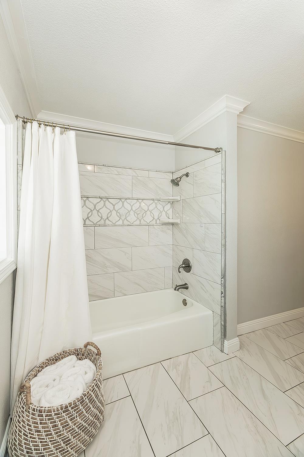 598 E Serena, Fresno, CA 93720