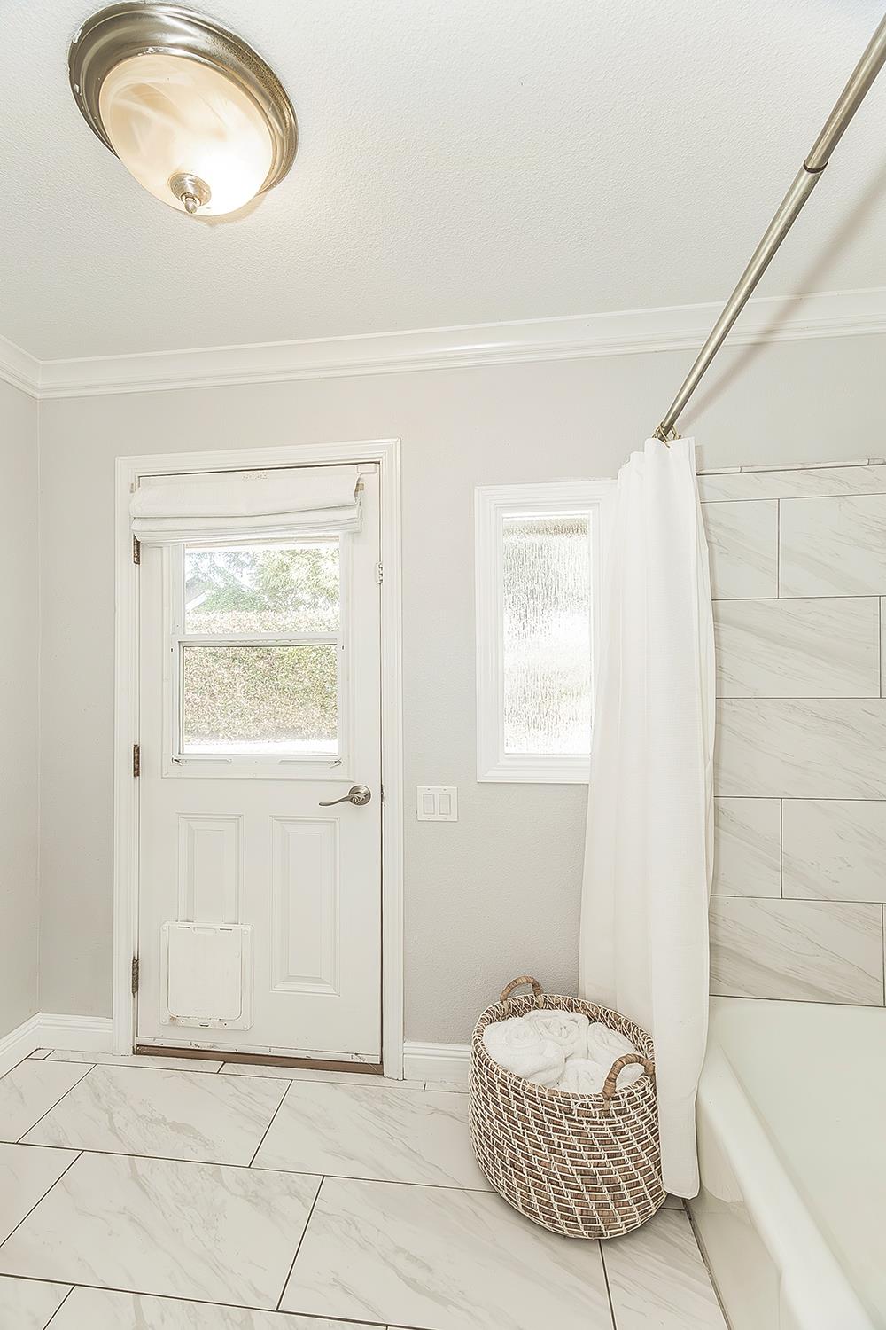 598 E Serena, Fresno, CA 93720