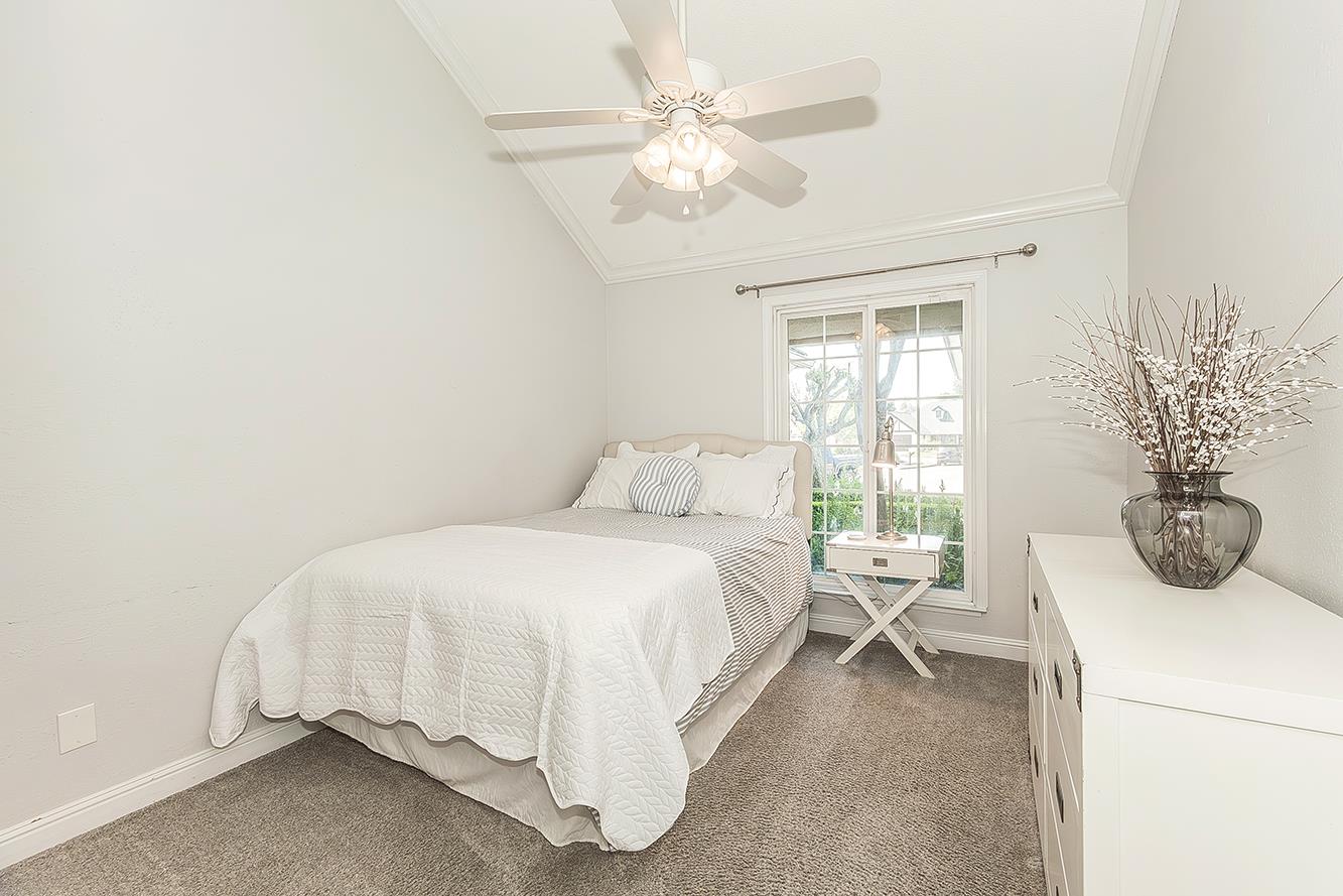 598 E Serena, Fresno, CA 93720