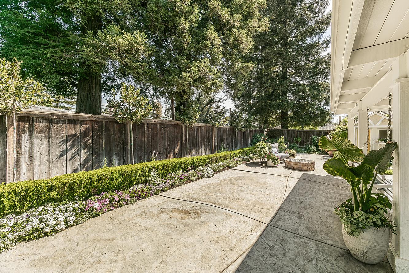 598 E Serena, Fresno, CA 93720