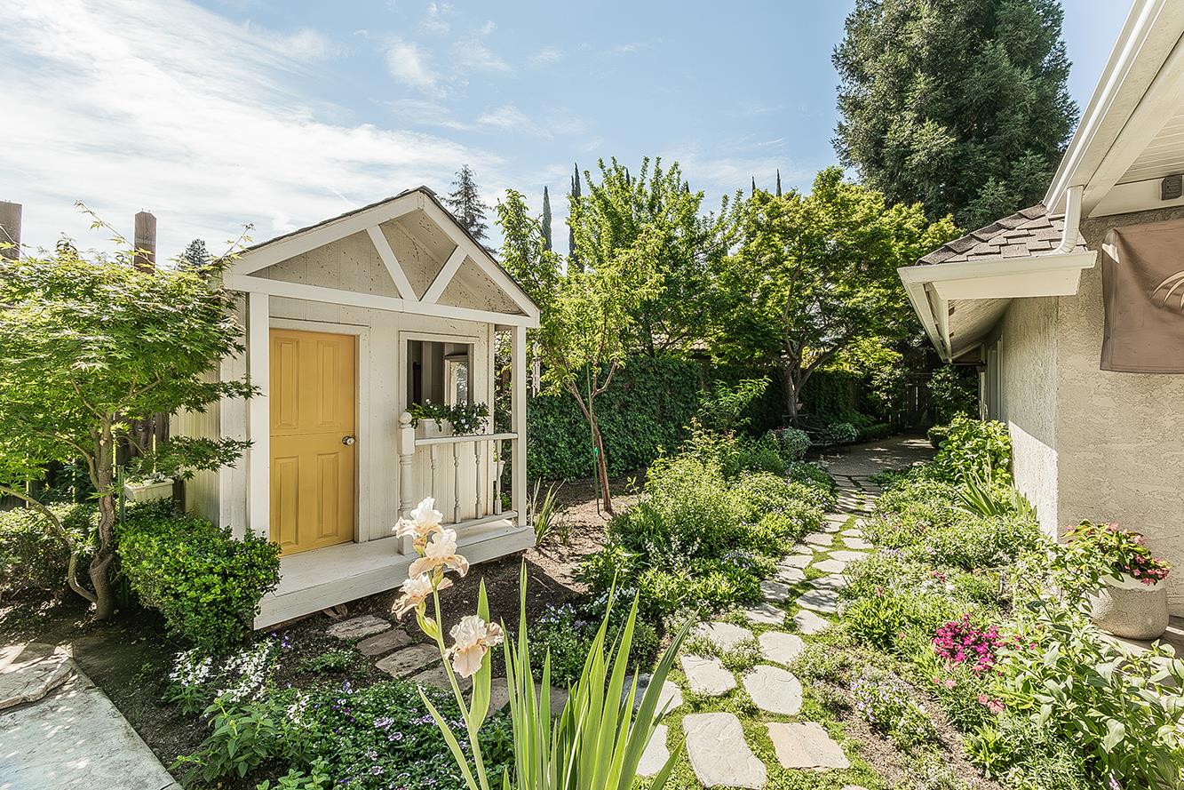 598 E Serena, Fresno, CA 93720