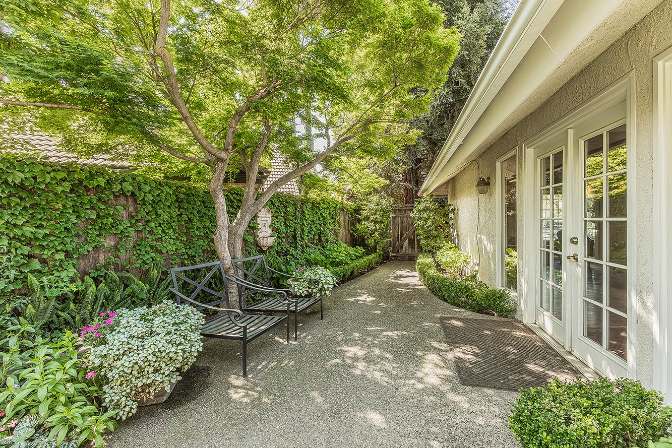 598 E Serena, Fresno, CA 93720