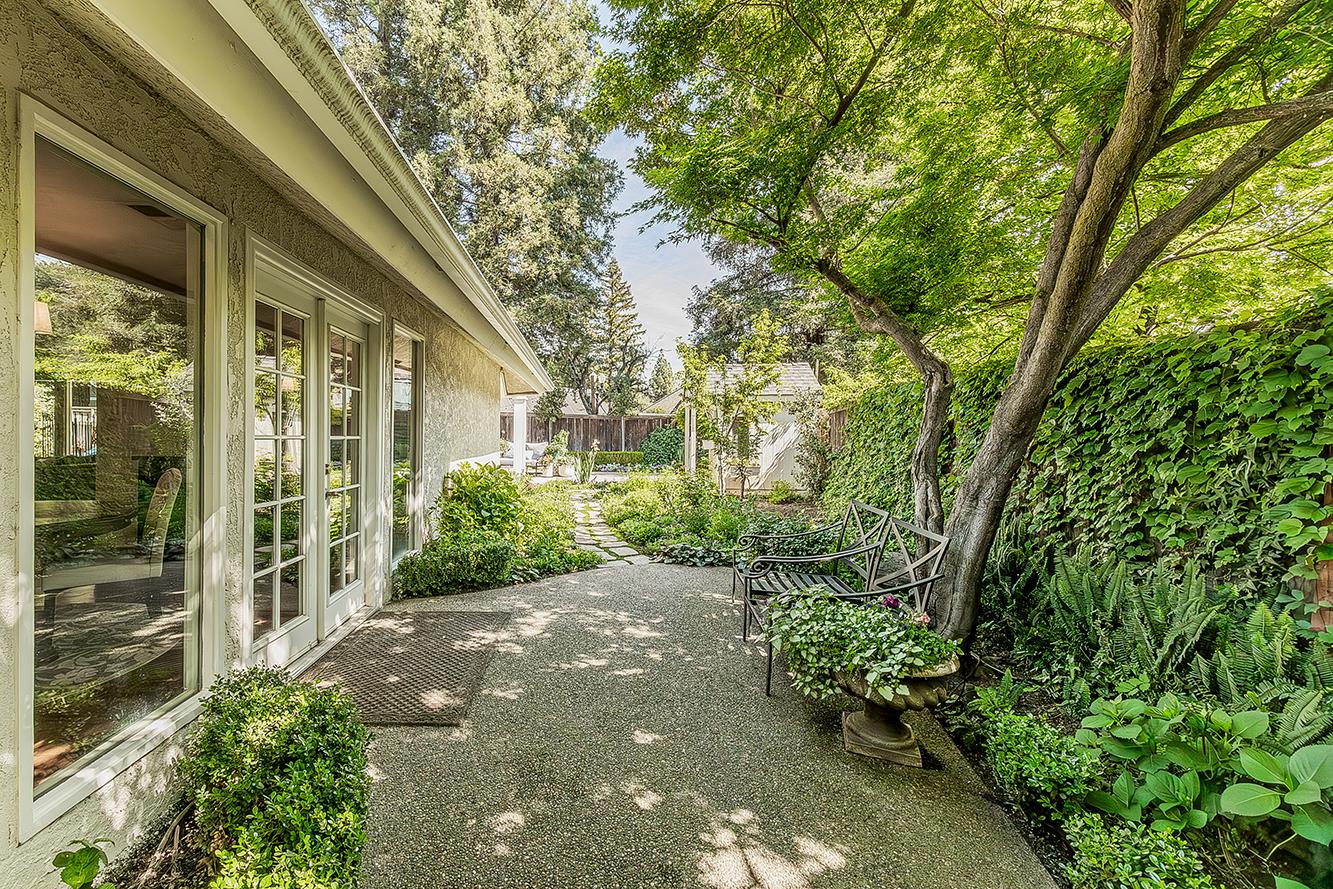 598 E Serena, Fresno, CA 93720