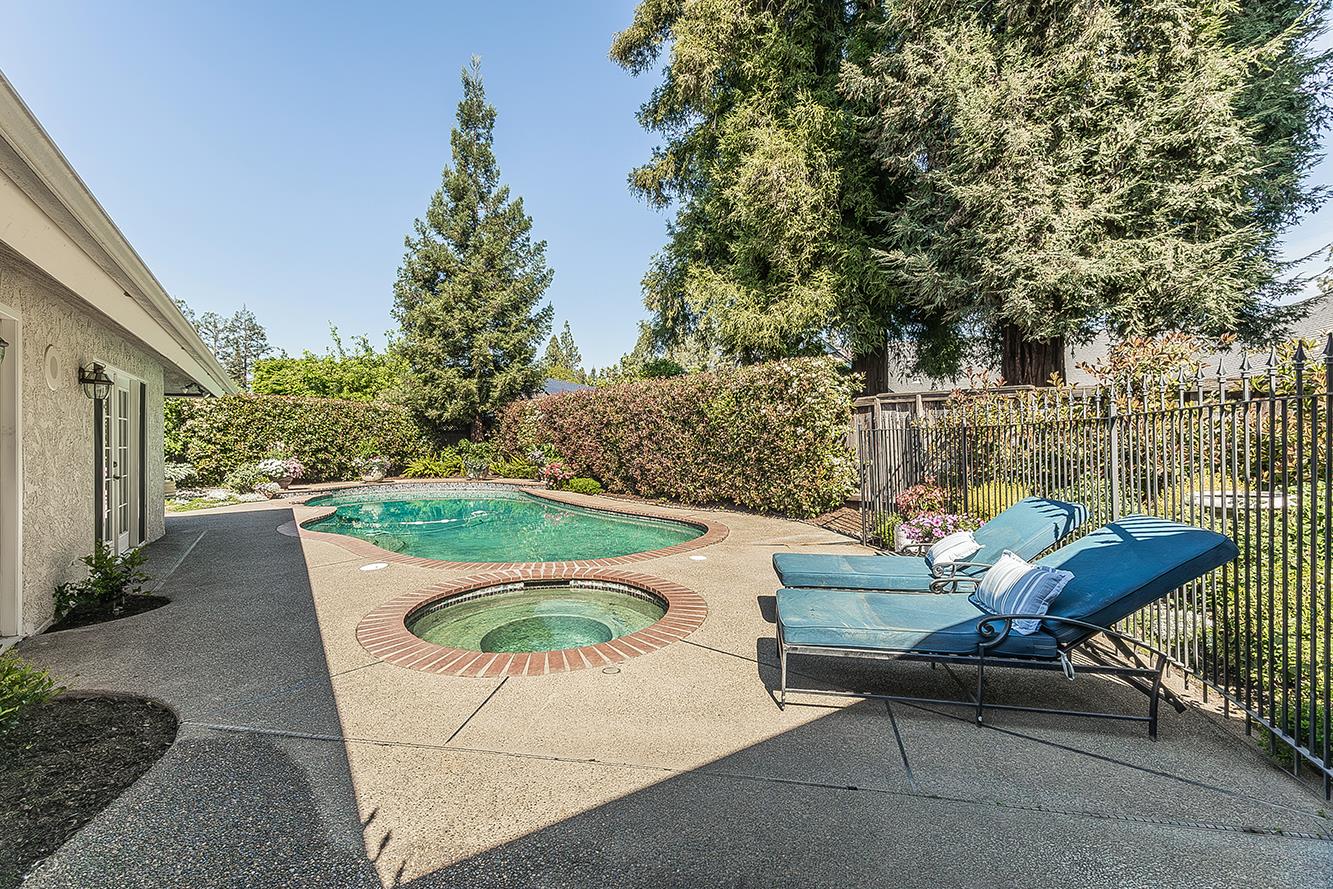 598 E Serena, Fresno, CA 93720