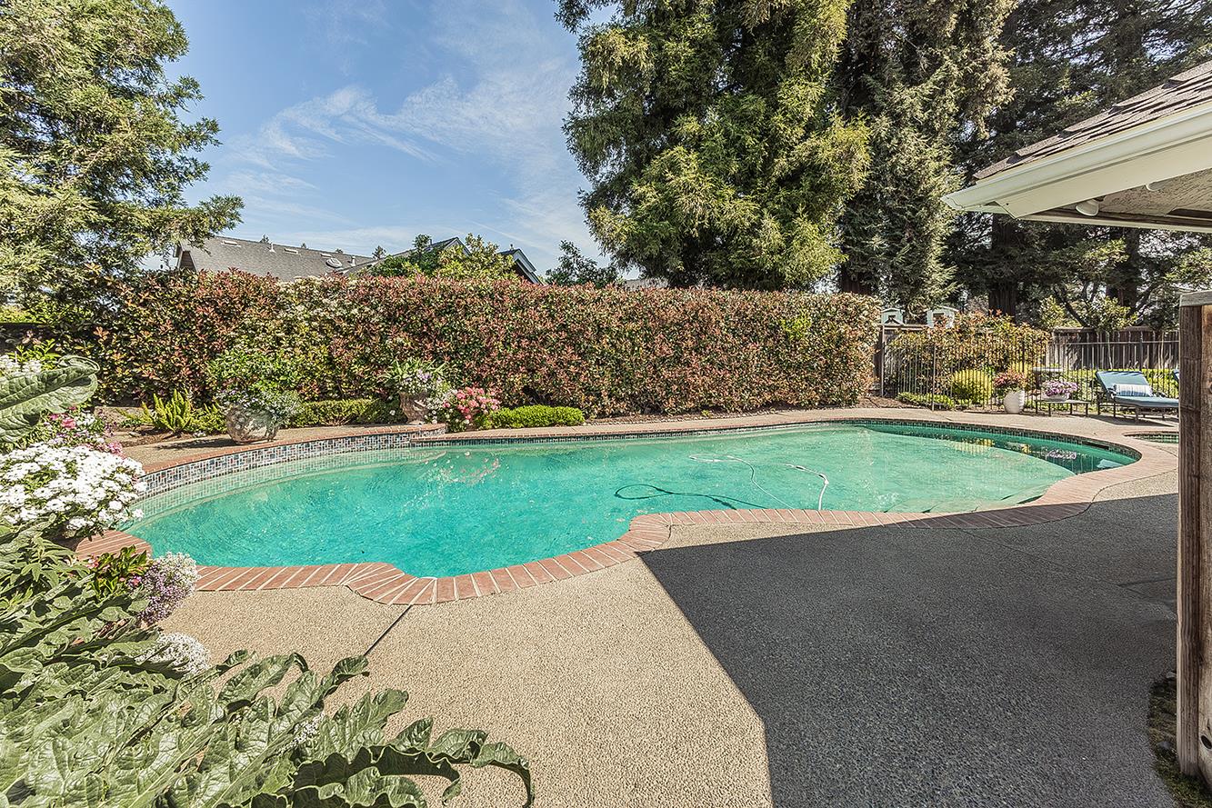 598 E Serena, Fresno, CA 93720