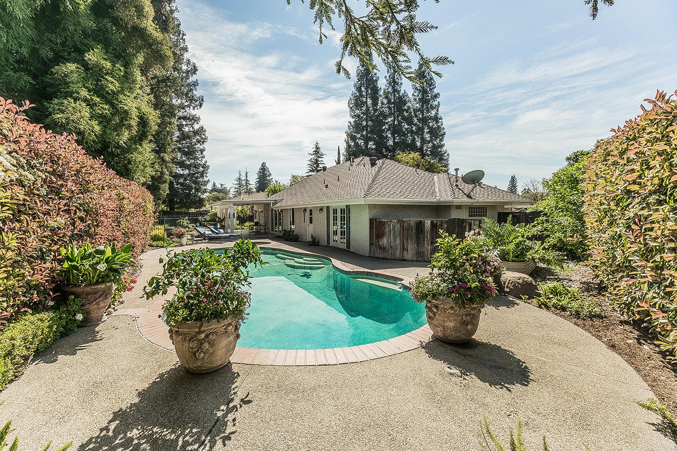 598 E Serena, Fresno, CA 93720