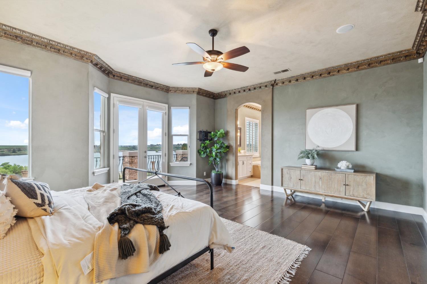 4918 W Bluff Ave, Fresno, CA 93722