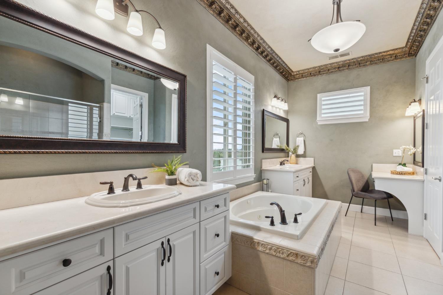 4918 W Bluff Ave, Fresno, CA 93722