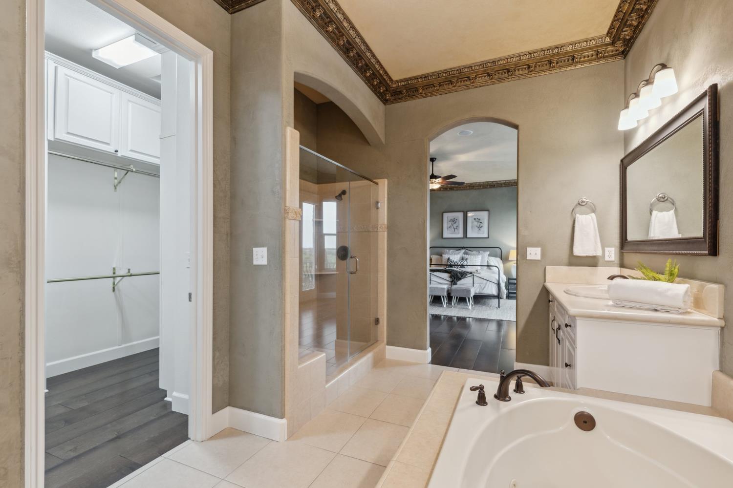 4918 W Bluff Ave, Fresno, CA 93722