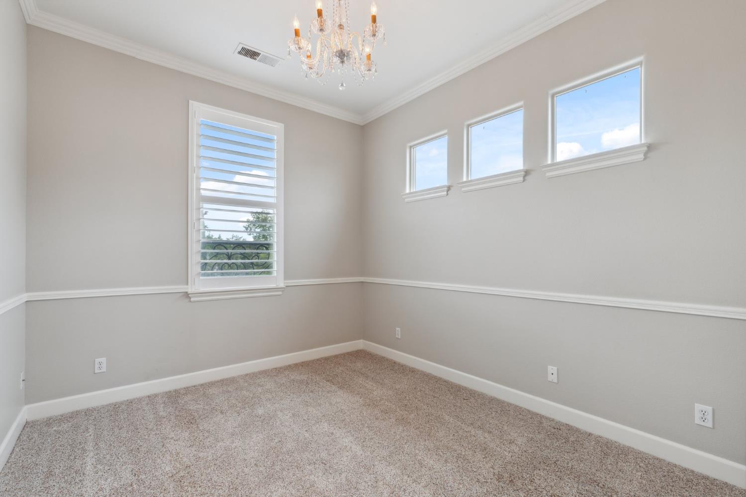 4918 W Bluff Ave, Fresno, CA 93722