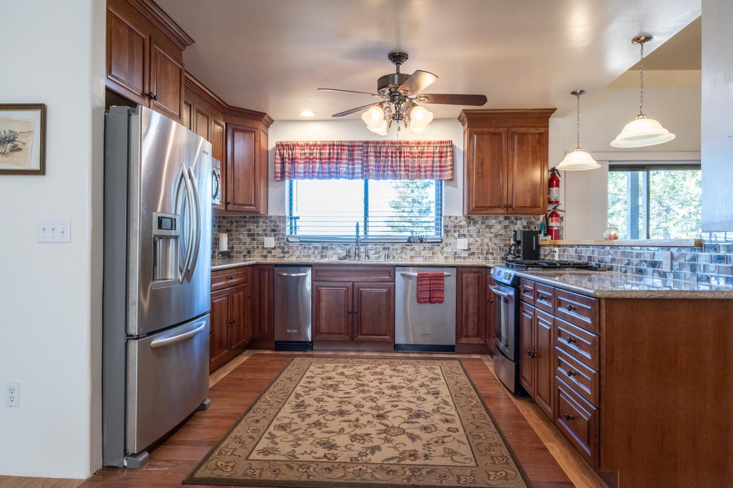 7501 Yosemite Park Way, Yosemite West, CA 95389