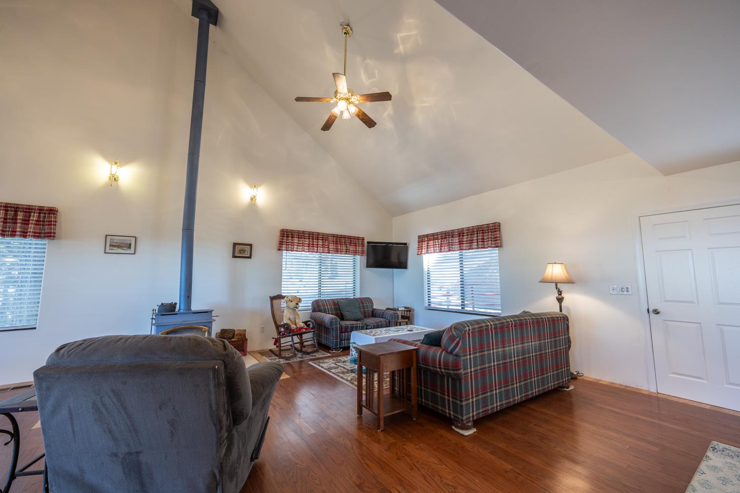 7501 Yosemite Park Way, Yosemite West, CA 95389