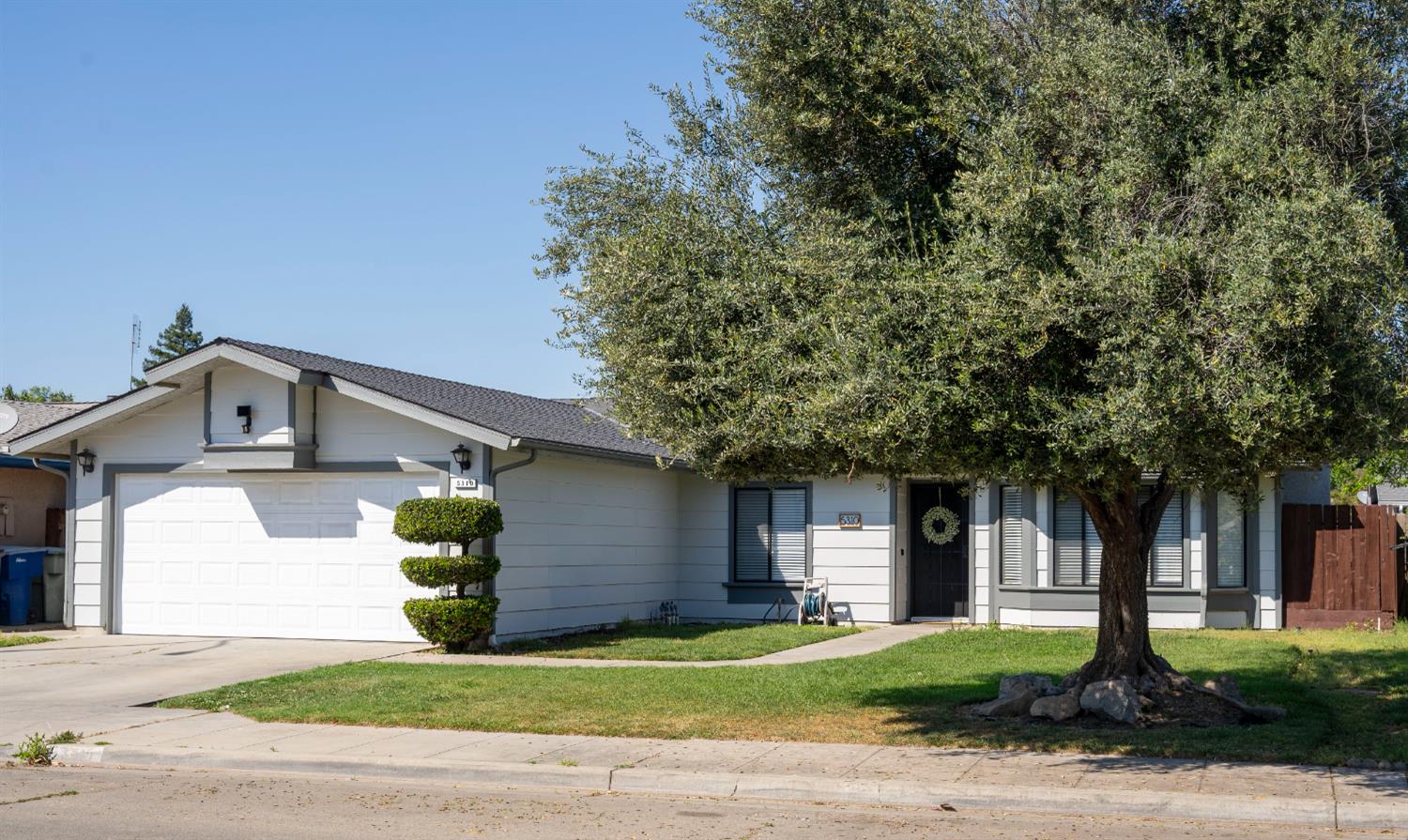 5310 W Sussex Way, Fresno, CA 93722