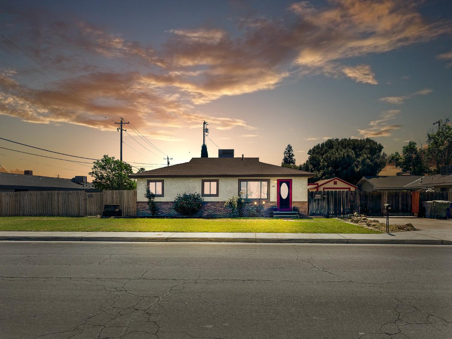 560 W Stuart Ave, Clovis, CA 93612