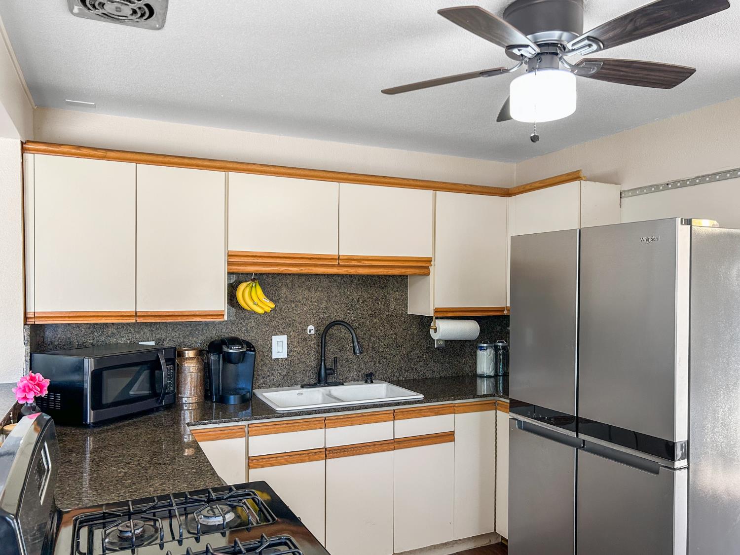 560 W Stuart Ave, Clovis, CA 93612