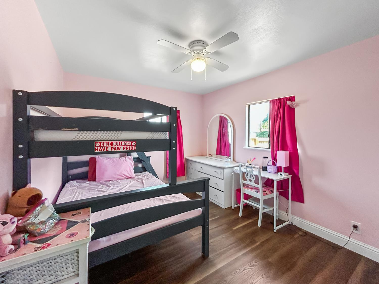 560 W Stuart Ave, Clovis, CA 93612