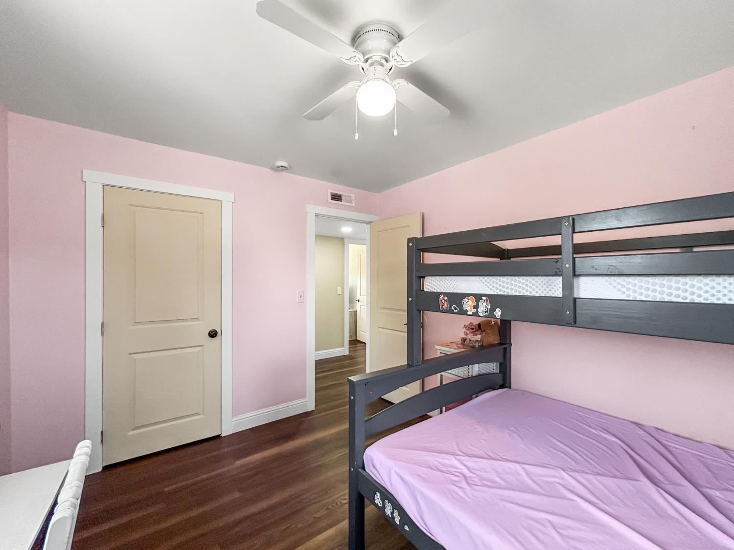 560 W Stuart Ave, Clovis, CA 93612