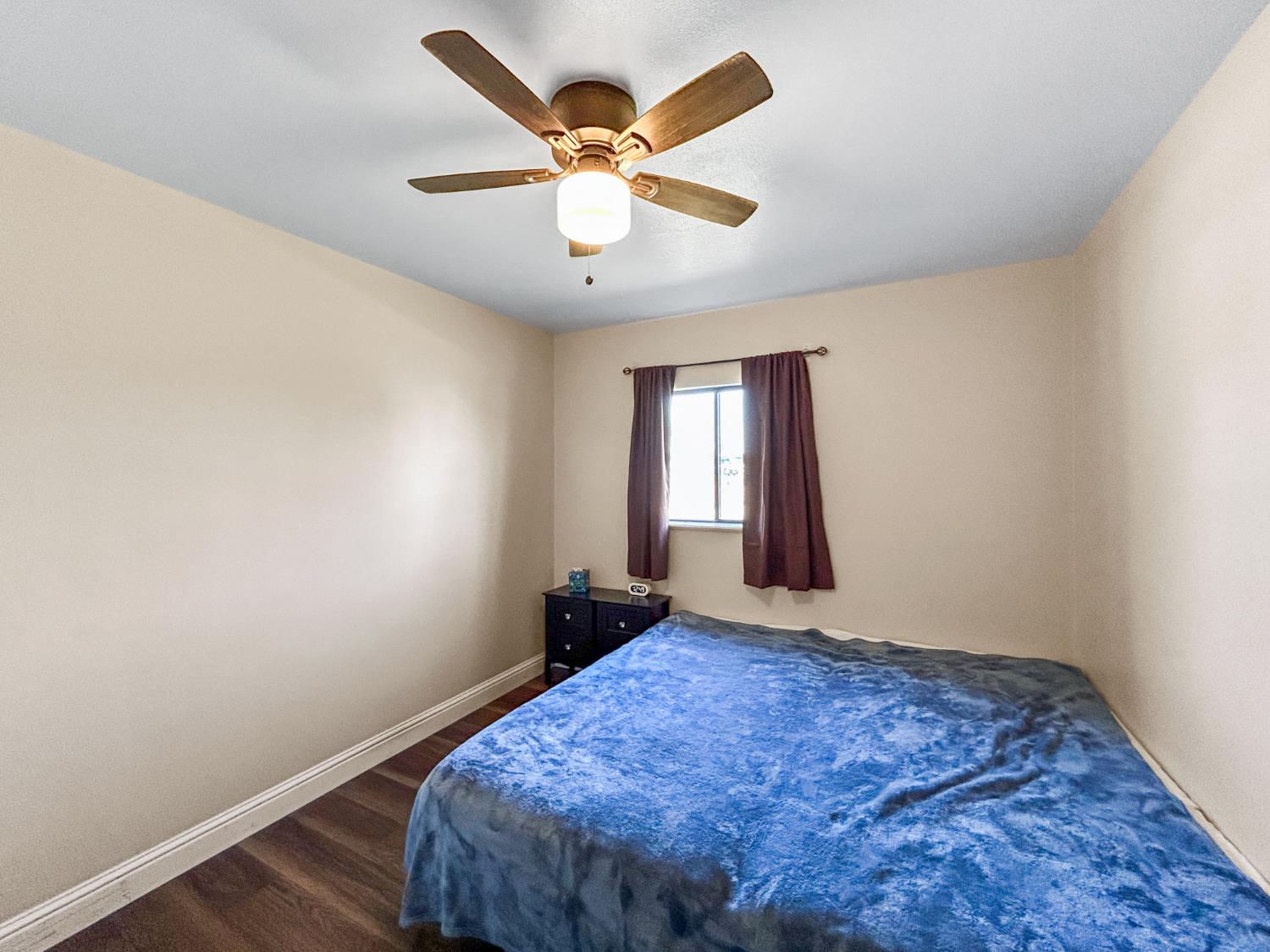 560 W Stuart Ave, Clovis, CA 93612