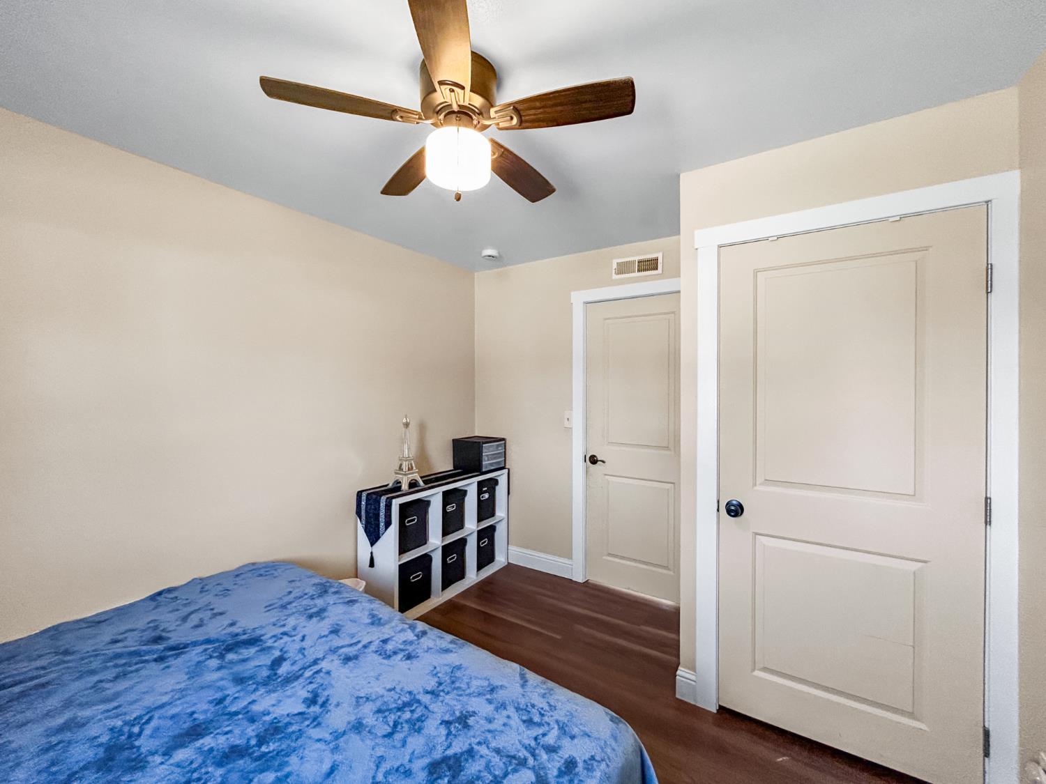 560 W Stuart Ave, Clovis, CA 93612