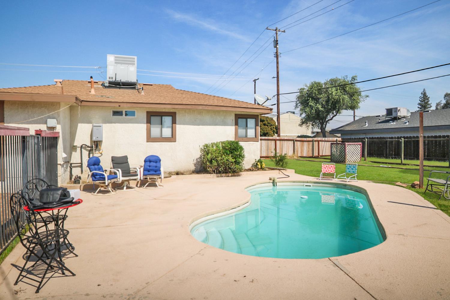 560 W Stuart Ave, Clovis, CA 93612